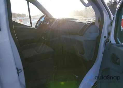 2018 Ford Transit-250 z USA, uszkodzony, nr VIN 1FTYR1YM2JKB32706